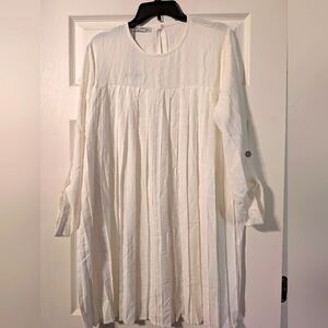 Elegant White Pleated Dress Moda Pery